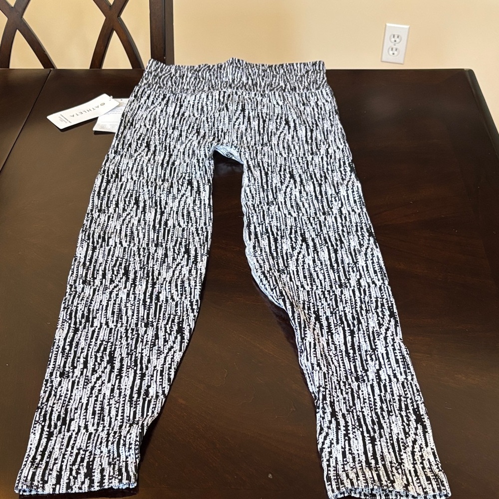 Athleta Women's Flurry Elemental Tight - Black and White Textured Pattern